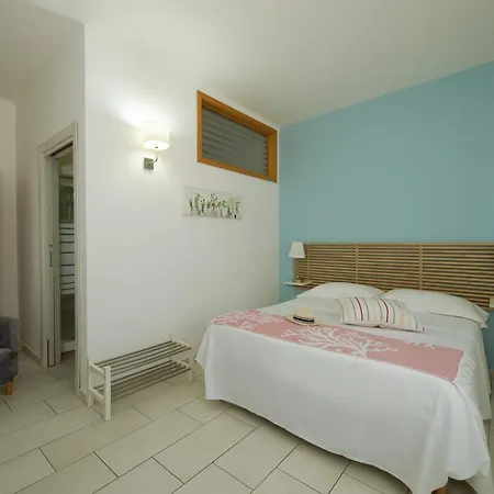 Isola 2*