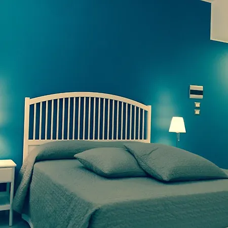 Isola Charm - A Historic Near Punta Del Pero 4* Syrakus