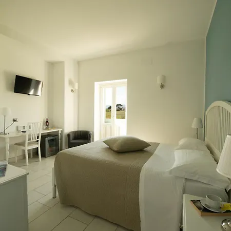 Isola Charm - A Historic Near Punta Del Pero Bed & Breakfast 2*