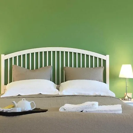 Isola Charm - Pool & Nature ベッド・アンド・ブレックファスト 4*