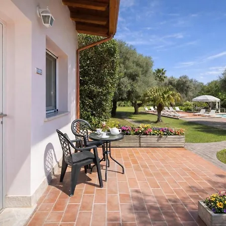 Isola Charm - Pool & Nature Bed & Breakfast Syrakusa