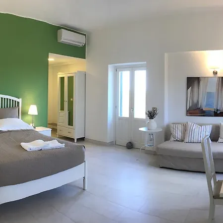 Bed & Breakfast Isola Charm - A Historic Near Punta Del Pero