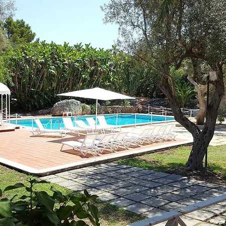 Isola Charm - A Historic Near Punta Del Pero Bed & Breakfast Syracuse