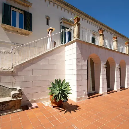 Isola Charm - A Historic Near Punta Del Pero فندق مبيت وإفطار