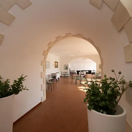 Isola Charm - A Historic Near Punta Del Pero فندق مبيت وإفطار 2*
