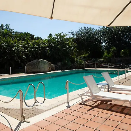 Isola Charm - Pool & Nature Frühstückspension