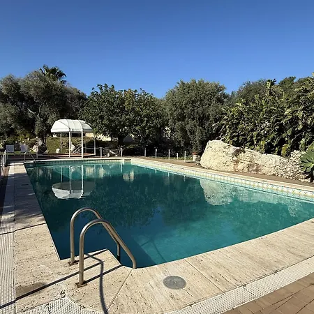 Isola Charm - Pool & Nature Frühstückspension