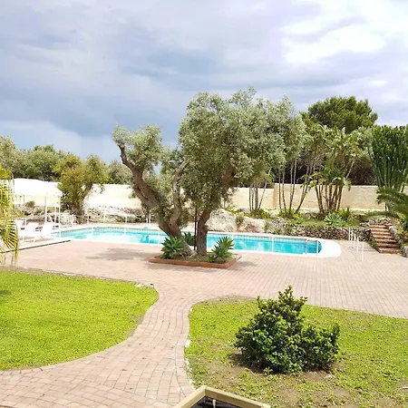 Isola Charm - Pool & Nature Syrakus