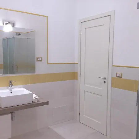فندق مبيت وإفطار Isola Charm - A Historic Near Punta Del Pero 2*