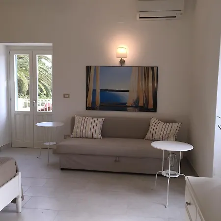 فندق مبيت وإفطار Isola Charm - A Historic Near Punta Del Pero 2*
