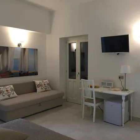 فندق مبيت وإفطار Isola Charm - A Historic Near Punta Del Pero 2*