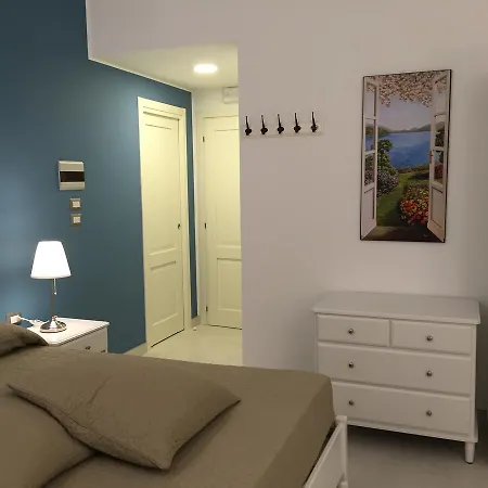 فندق مبيت وإفطار Isola Charm - A Historic Near Punta Del Pero 2*