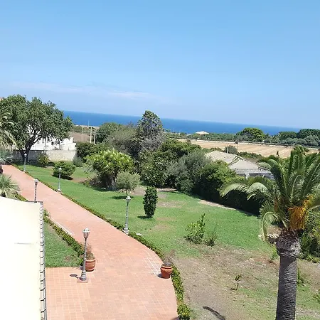 Isola Charm - A Historic Near Punta Del Pero Syrakus