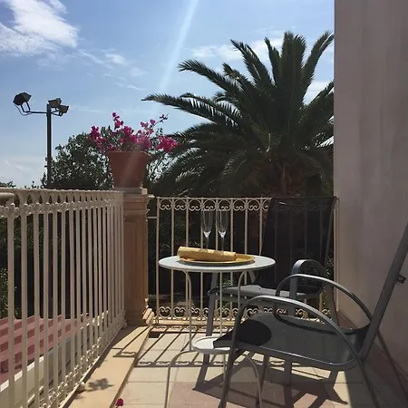 Isola Charm - A Historic Near Punta Del Pero فندق مبيت وإفطار 2*