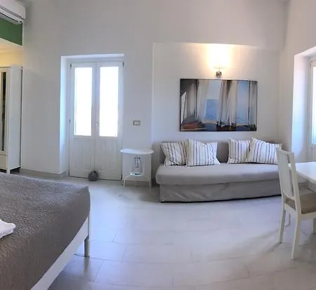 Isola Charm - A Historic Near Punta Del Pero 2* Syrakus