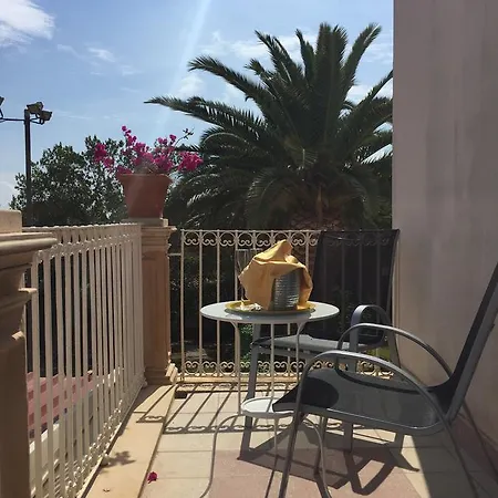 Isola Charm - A Historic Near Punta Del Pero فندق مبيت وإفطار 2*