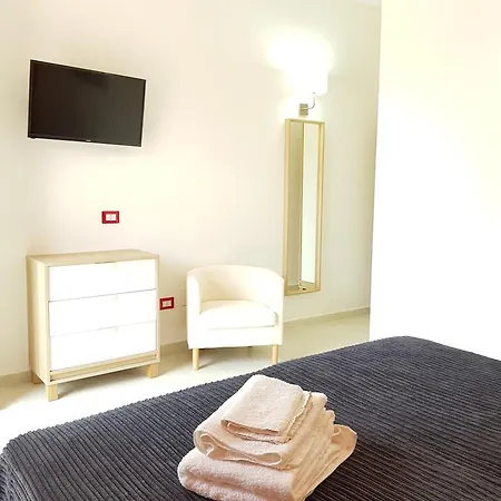 فندق مبيت وإفطار Isola Charm - A Historic Near Punta Del Pero 2*